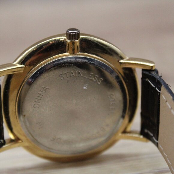 Vintage Noveau Watch Men Gold Tone Stainless Steel Classic Black Quartz Dial 90s - Picture 8 of 8